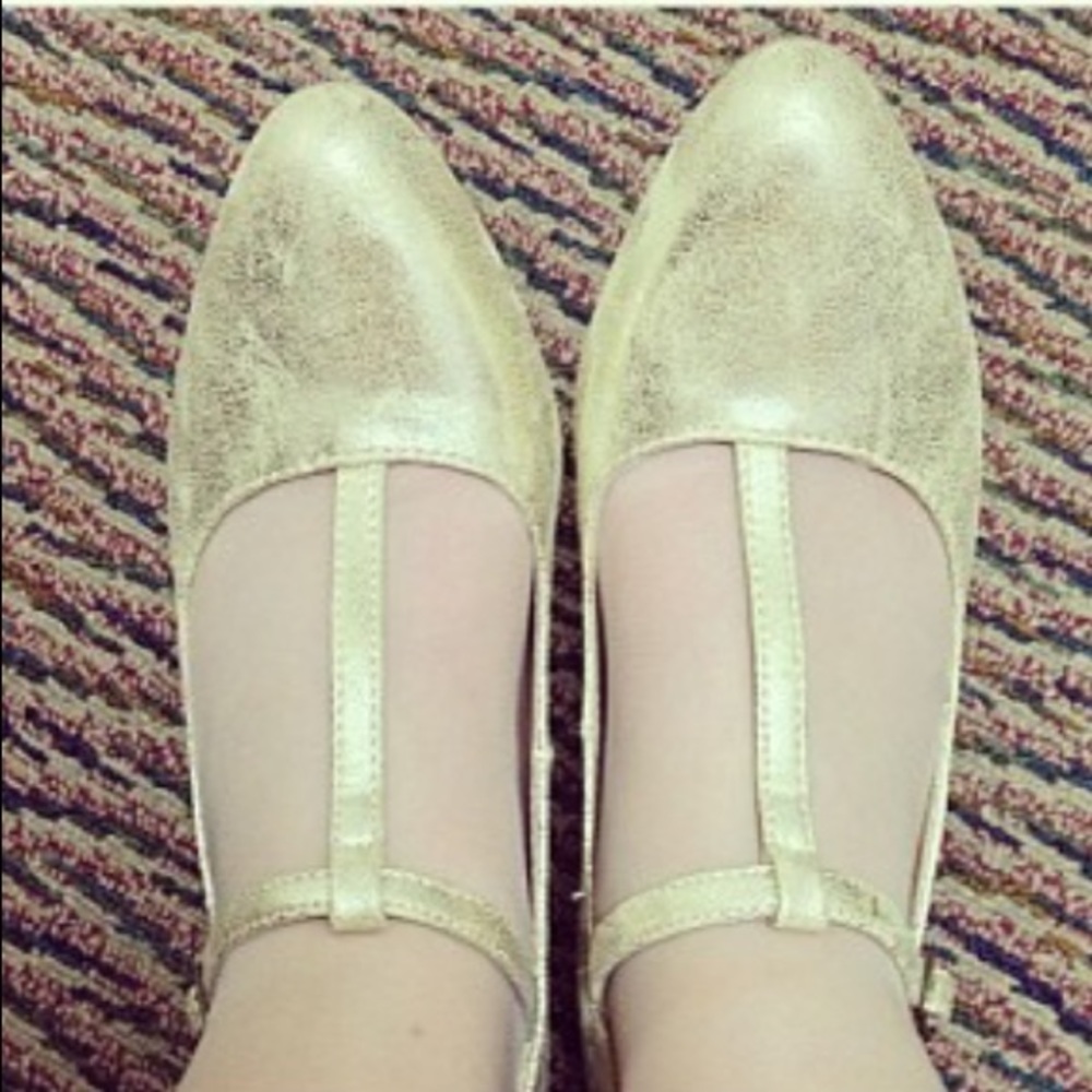 ModCloth Gold T-strap Heels - Picture 6 of 6